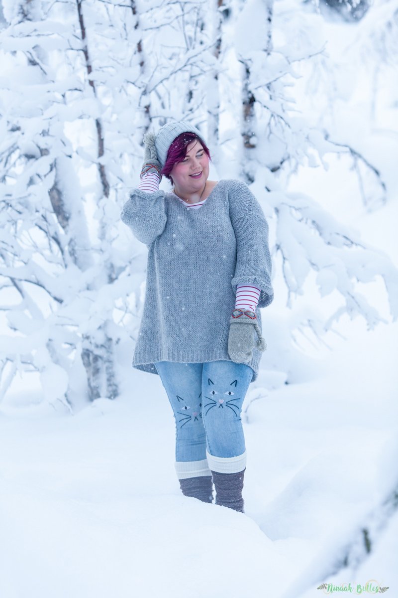 mode, tenue, look, hygge, chat, broderie, jean brodée, cocooning, neige, hiver, look d'hiver, grande taille, ronde, curvy, uniqlo, hi-tech, warm and cosy, ninaah bulles, rosegale