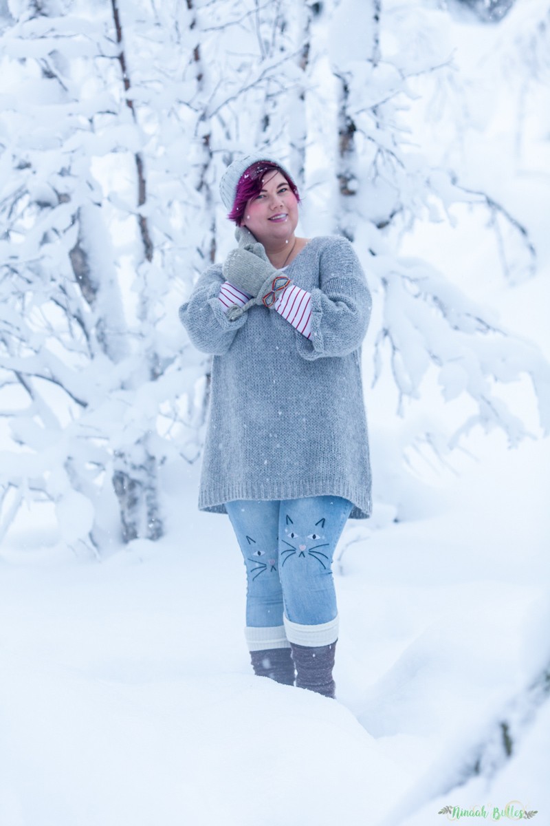 mode, tenue, look, hygge, chat, broderie, jean brodée, cocooning, neige, hiver, look d'hiver, grande taille, ronde, curvy, uniqlo, hi-tech, warm and cosy, ninaah bulles, rosegale