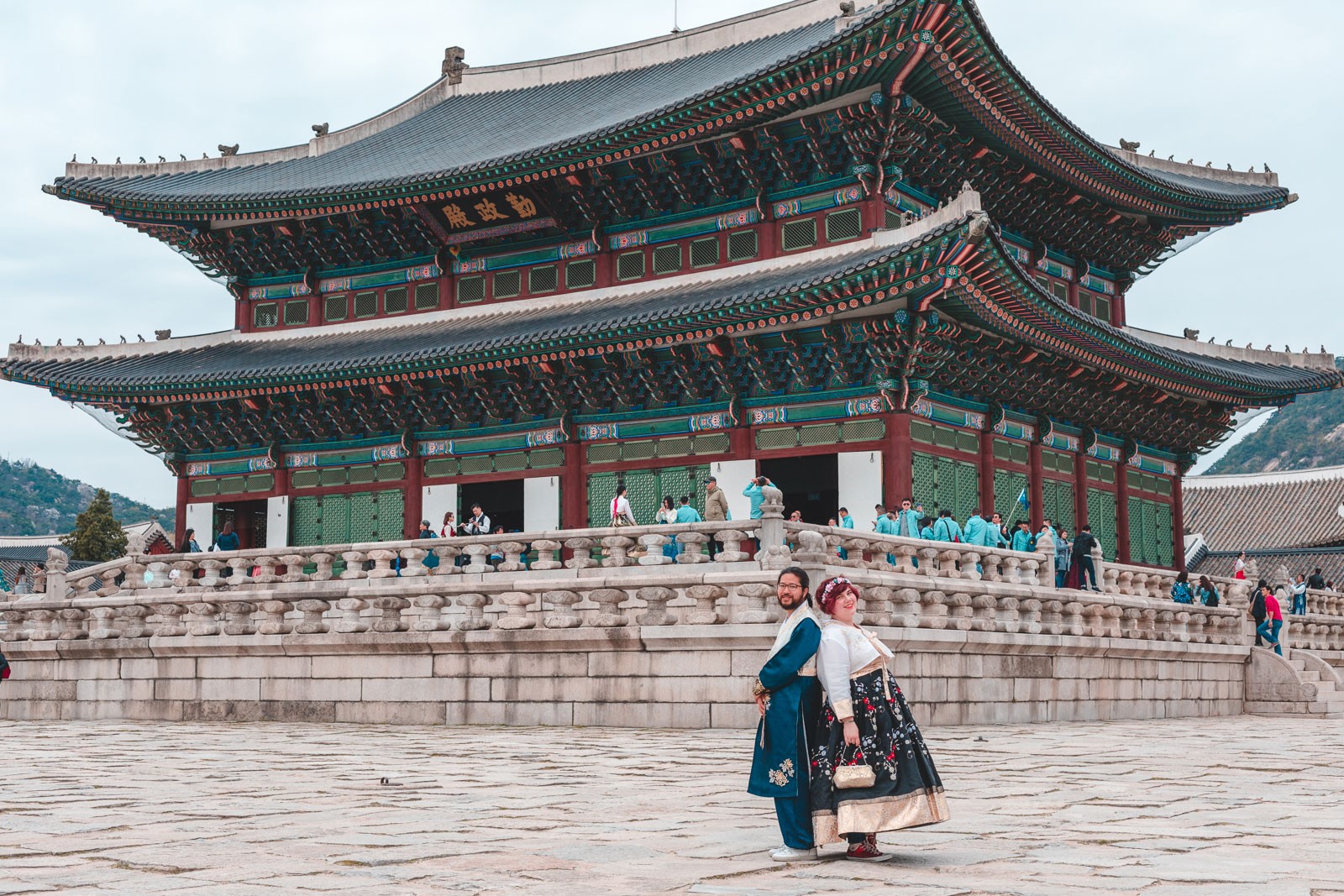 Ninaah Bulles, hanbok, grande taille, couple look, seoul, corée du sud, Gyeongbokgung, amour